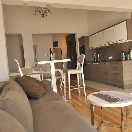 Leo Apartament *
